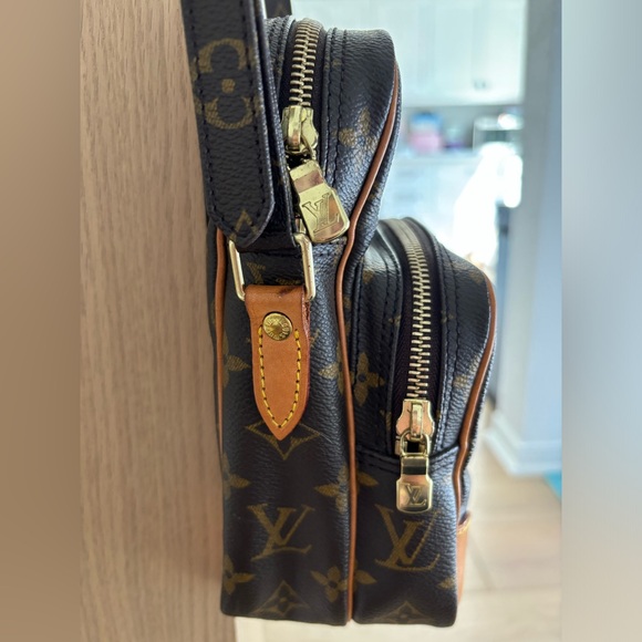 Louis Vuitton Amazone Crossbody - Picture 3 of 12